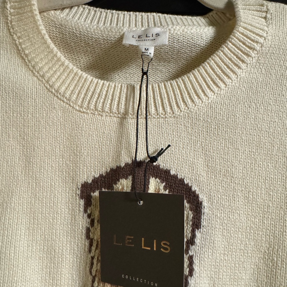 Le Lis Short Sleeve Sweater with Boot Design - Picture 4 of 5